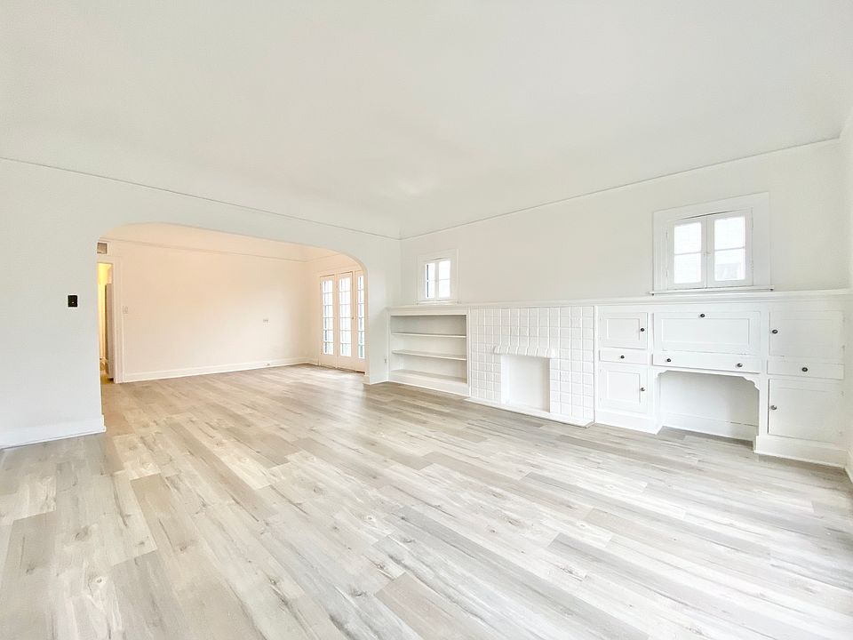 1st image of 1002 N Croft Ave #1/2