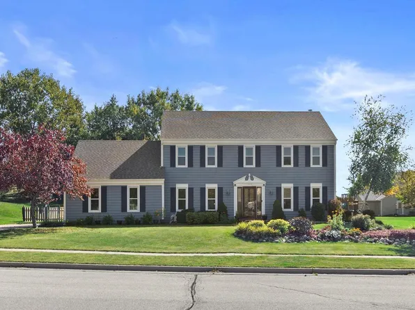 1070 Hillwood BOULEVARD, Pewaukee, WI 53072