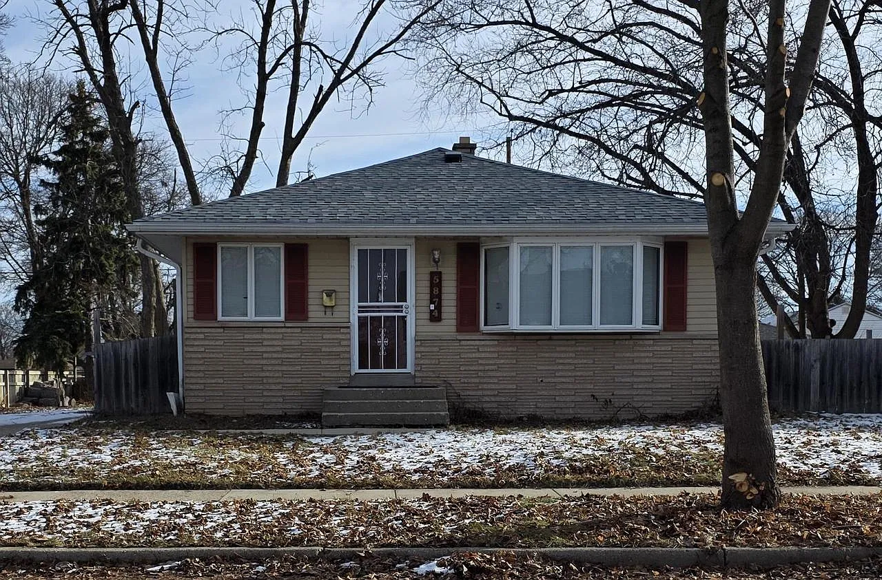 5874 North 79th STREET photo 1