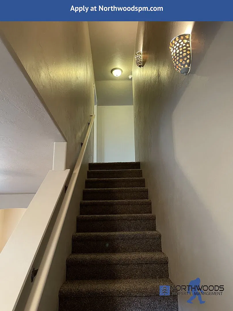 Beautiful 3 Bedroom 2.5 Bath 2 Story Home — Photo 2