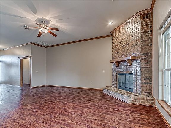 5th image of 625 SW 160th St
