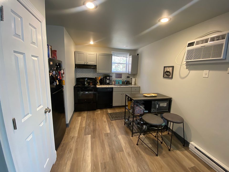 1st image of 355 W Elm St APT 4