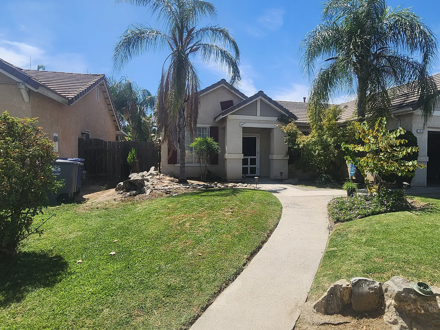 3 bed, 1328 sqft, $2,300 — Photo 2