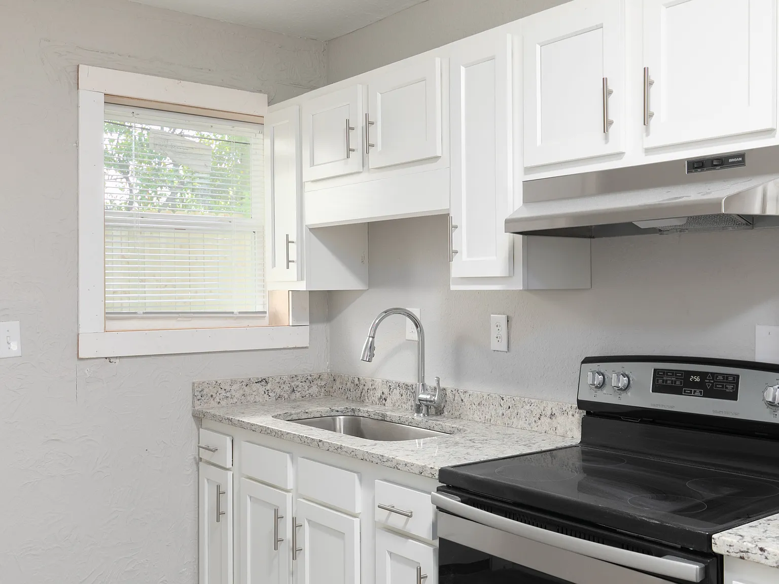 Duke Complex - 5013 9th Court N- Unit B — Photo 3