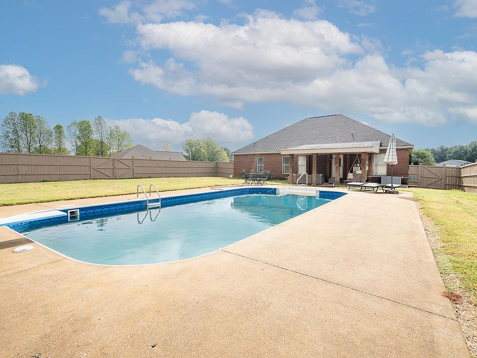 1st image of 52 Braden Cv