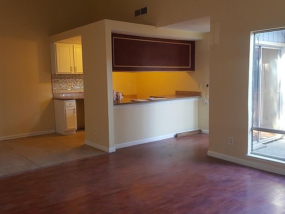 Living Room/Dining Area
