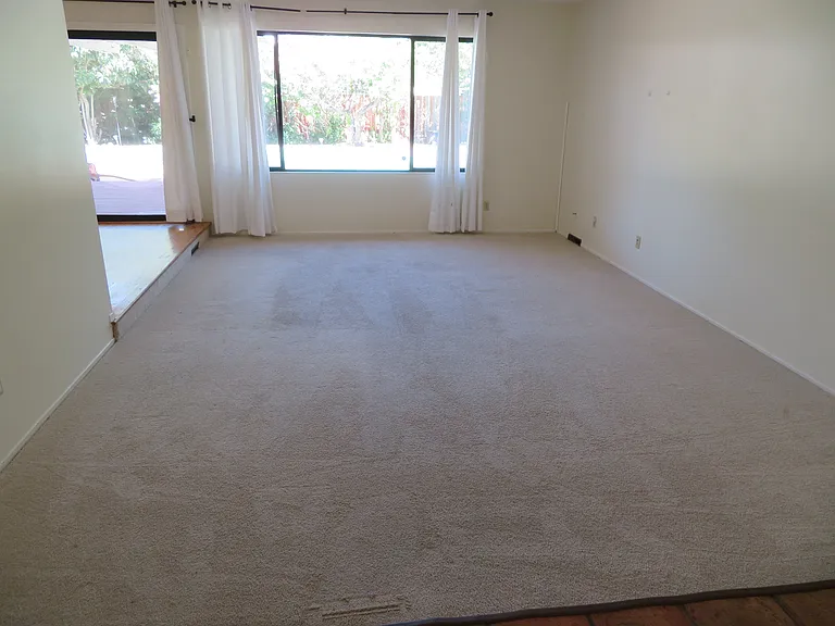 886 Stonehaven Dr — Photo 6