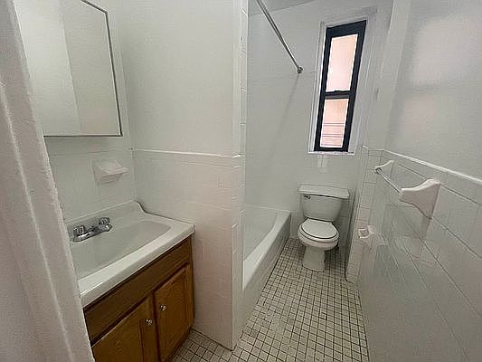 3rd image of 1185 Morris Ave APT 2G