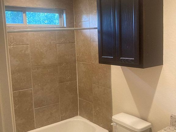 5th image of 6942 Lakeview Dr #101