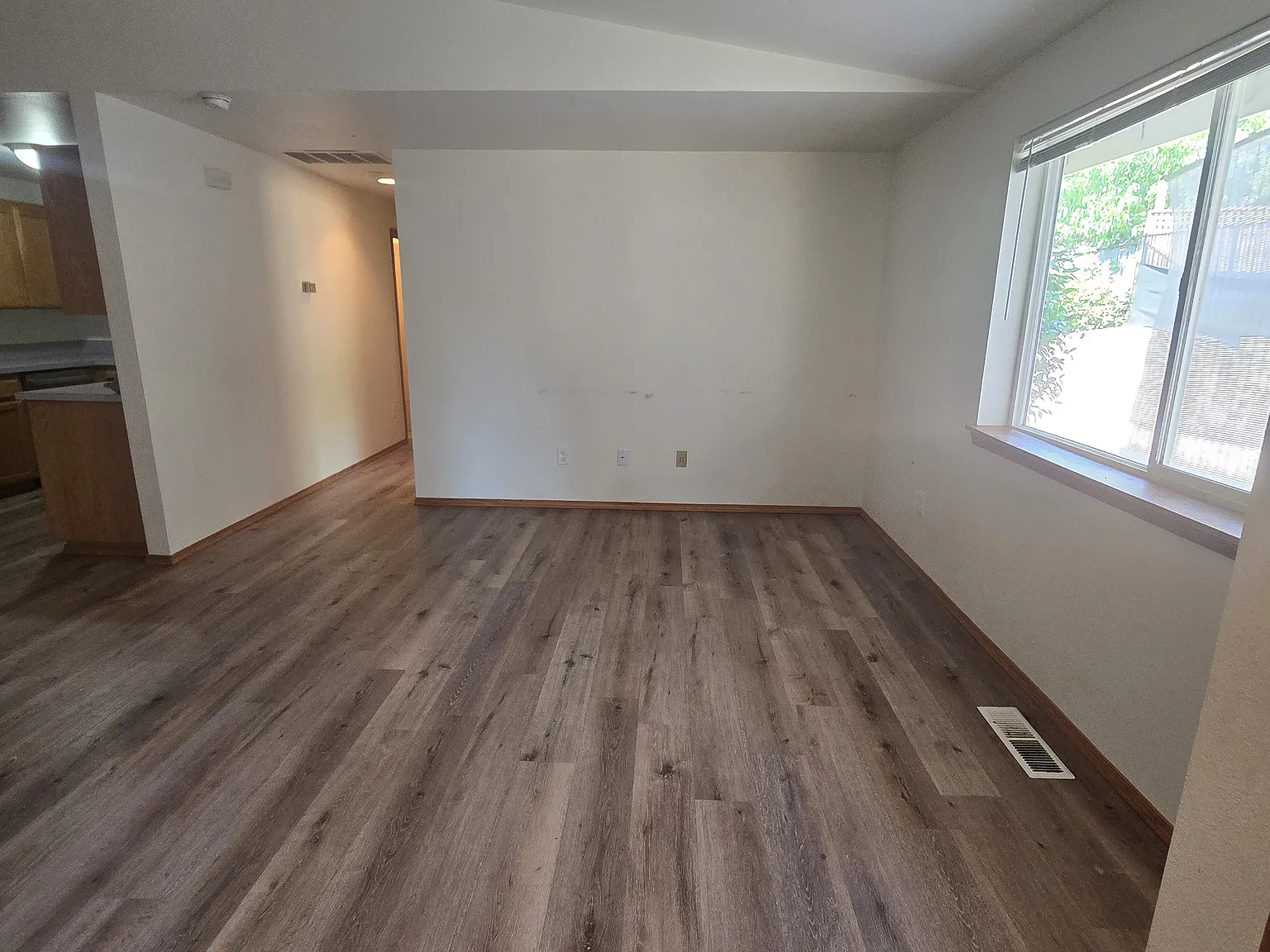 2 bed, 1000 sqft, $1,749 — Photo 4
