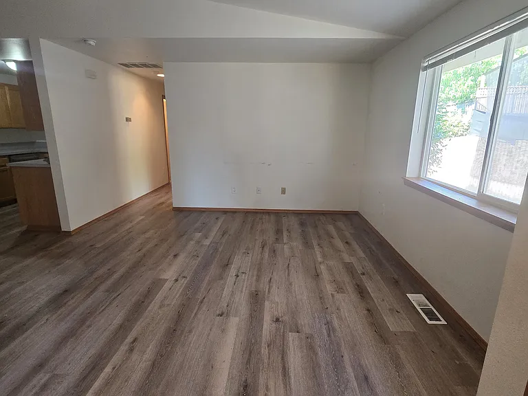 1859 Skyline Ct S #1859 — Photo 4