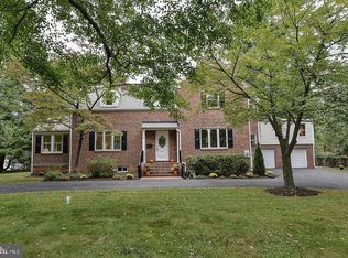 208 Glen Ave SW, Vienna, VA 22180