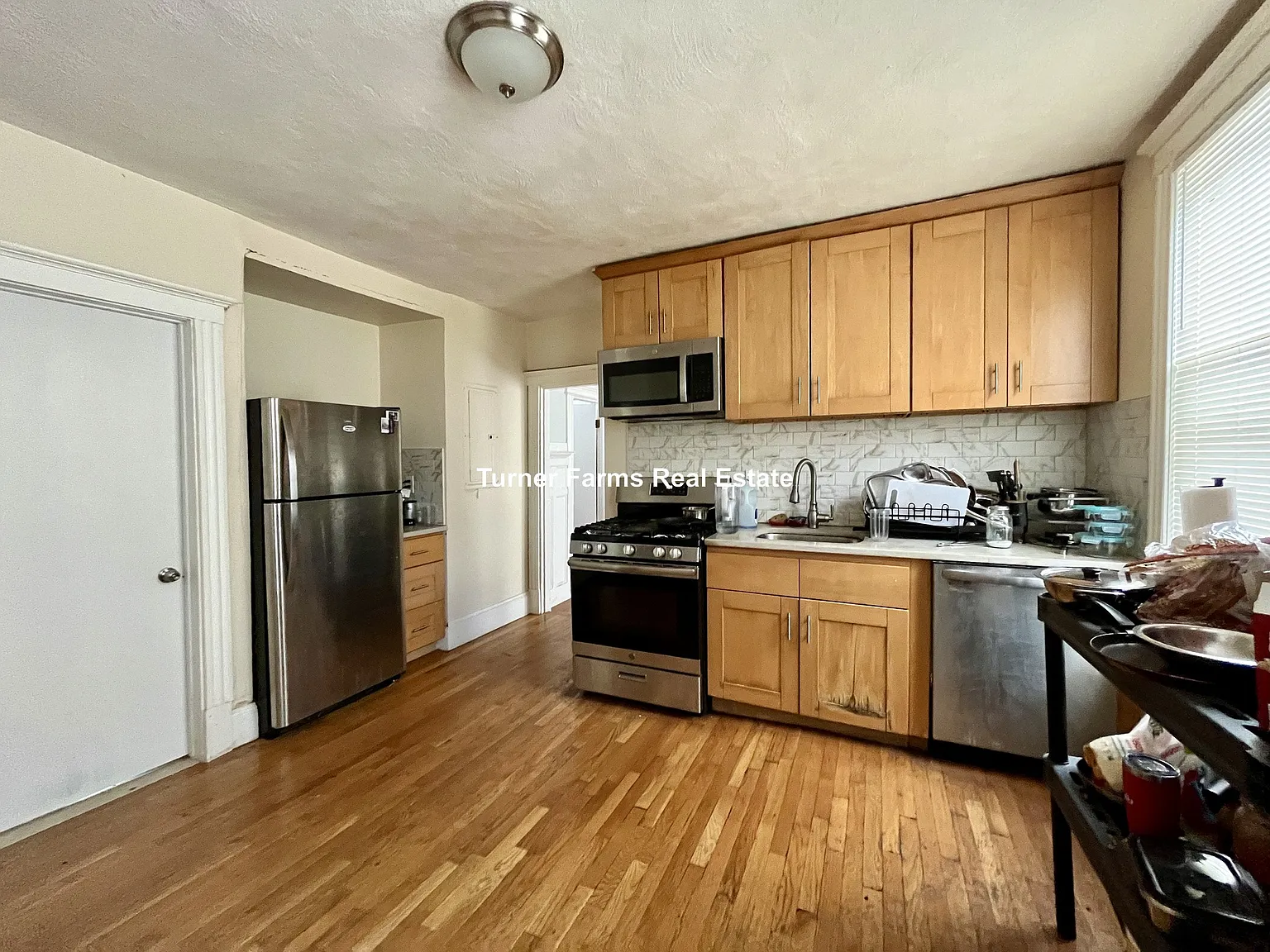 4 bed, 1400 sqft, $3,625 — Photo 2