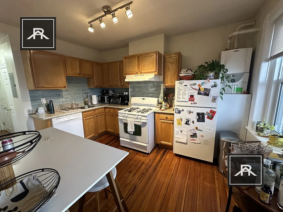 Building Photo - 1058 Cambridge St #4R