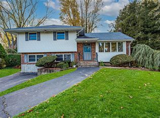 8 Fern Dr, Commack, NY 11725