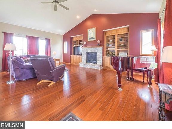 3rd image of 402 Deerview Dr SE