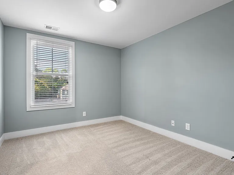 310 Evanston Ave — Photo 16
