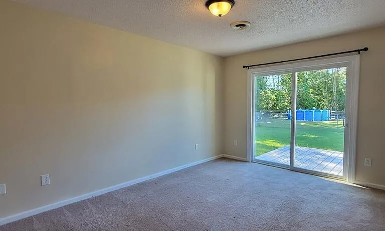 527 Raintree Cir — Photo 21