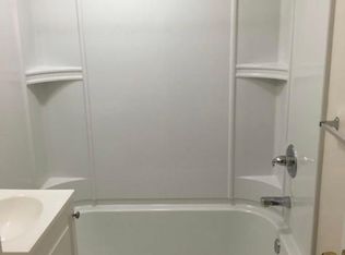8096 Continental Ave, Warren, MI 48089