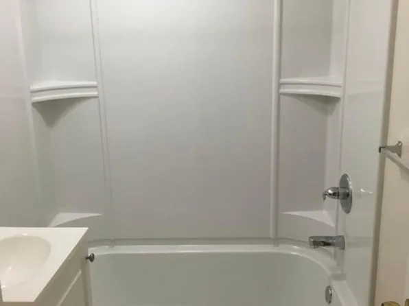 8096 Continental Ave, Warren, MI 48089