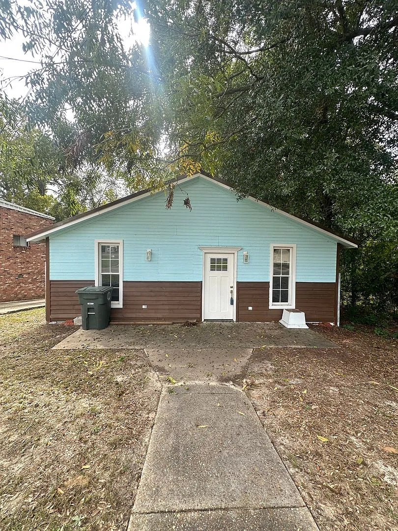 410 Glover Ave — Photo 1