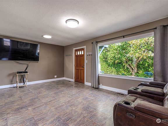 5th image of 7808 Cirque Drive W