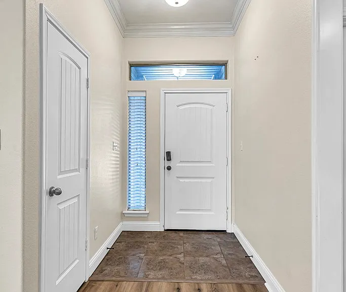 608 Memorial Ct — Photo 7