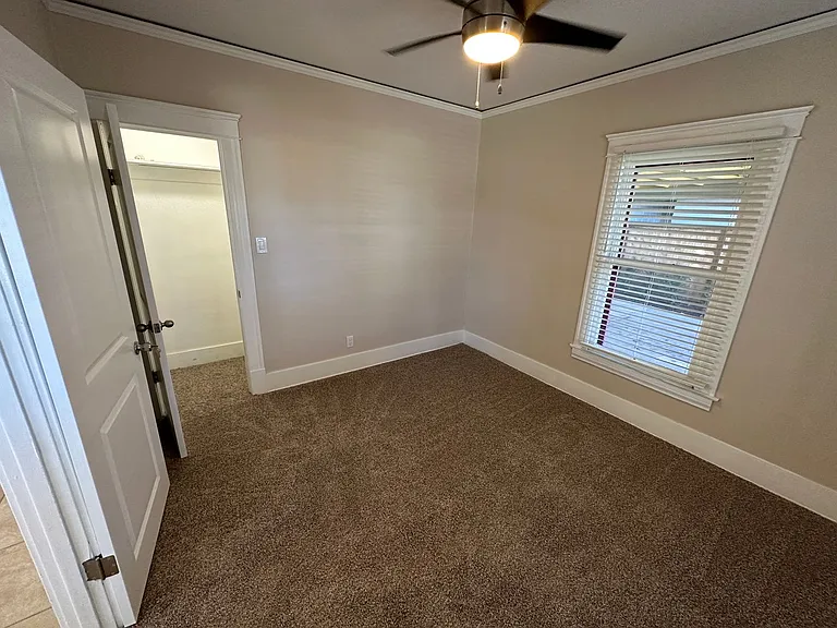 678 N Shaffer St — Photo 11