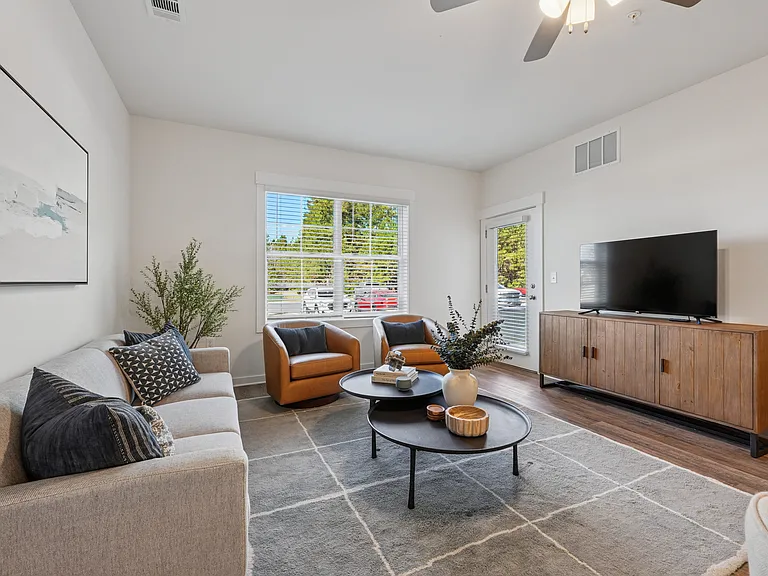 Lakeview Terrace — Photo 14