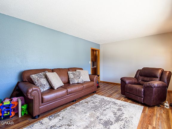4th image of 808 Truesdale Ave
