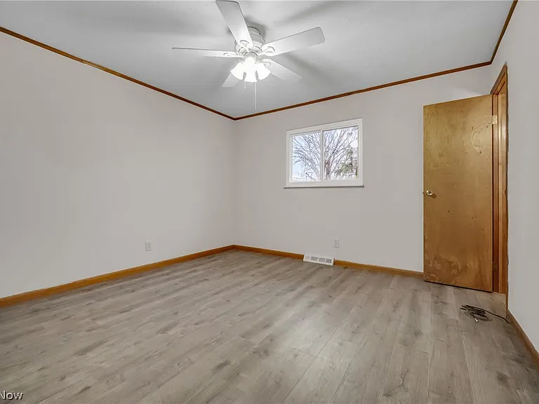 15067 Rochelle Dr — Photo 13