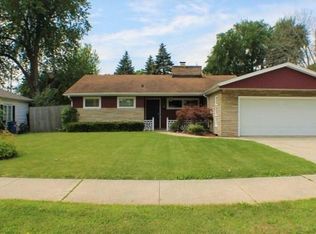 338 Merrie Ln, Racine, WI 53405
