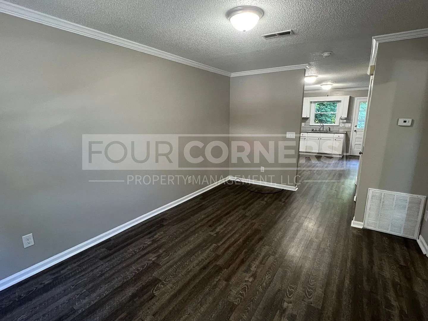 Lovely 2 Bedroom 1 Bath Apartment — Photo 1