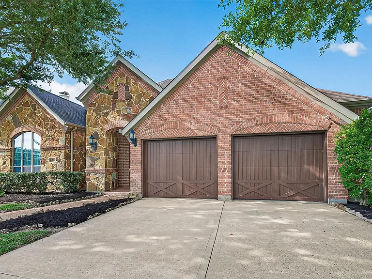 6726 Hathaway Ln — Photo 2