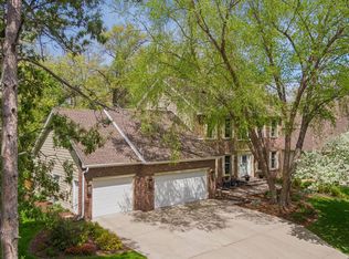 75 Wildridge Rd, Mahtomedi, MN 55115
