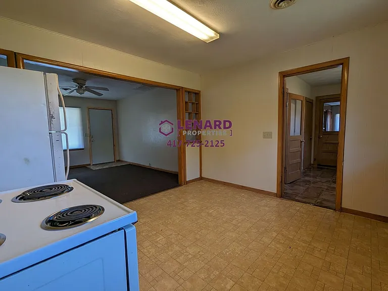 723 E College St — Photo 6