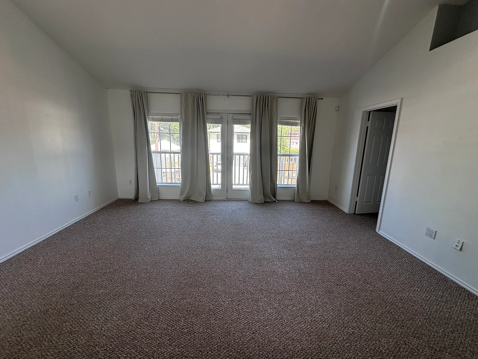 2 bed, 704 sqft, $1,950 — Photo 3