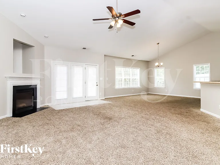 103 Tilton Dr — Photo 4