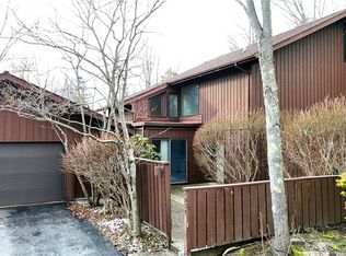1939 Pine Dr, Kent, OH