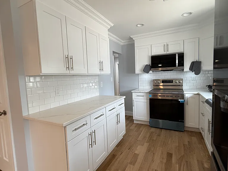 165 Lynbrook Dr — Photo 3