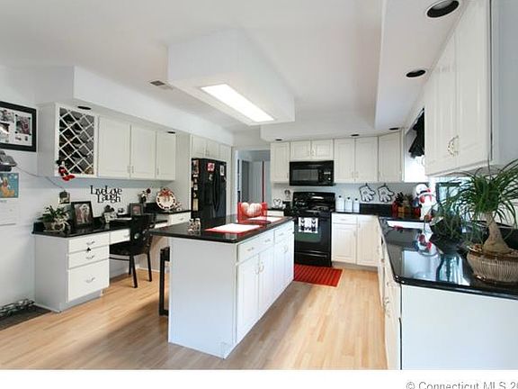 4th image of 209 Whitewood Dr