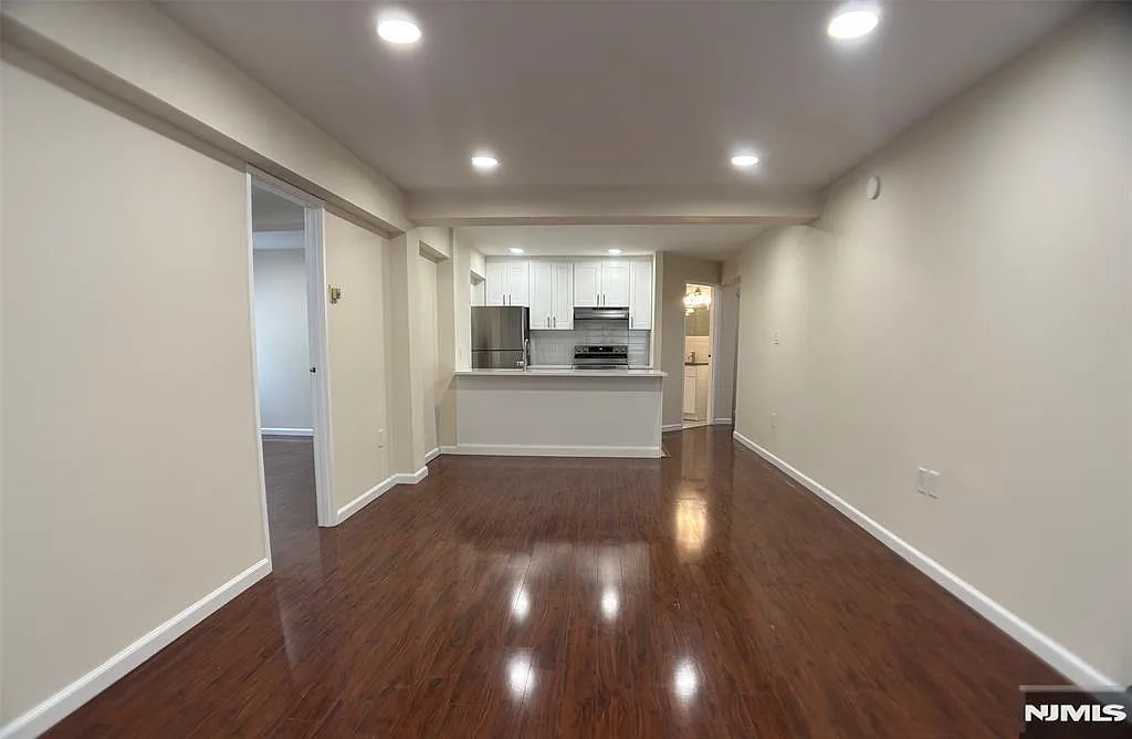 2 bed, 800 sqft, $2,250 — Photo 4