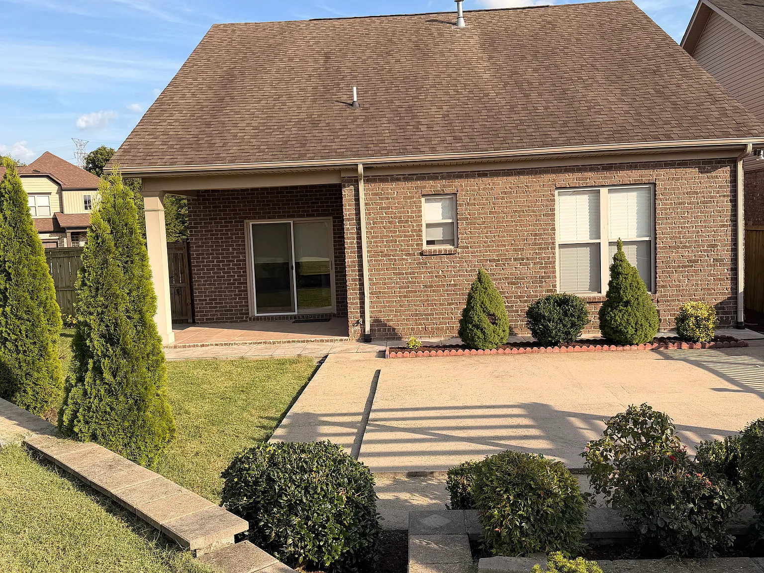 3 bed, 1435 sqft, $2,200 — Photo 2