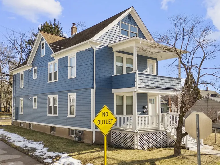 29 Roosevelt St #2 — Photo 12