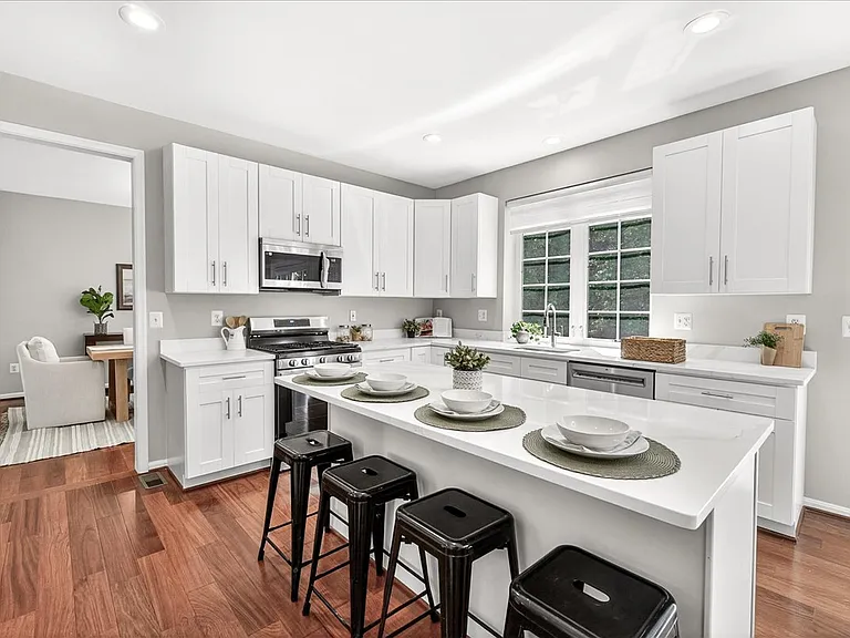 9938 Timberknoll Ln — Photo 15