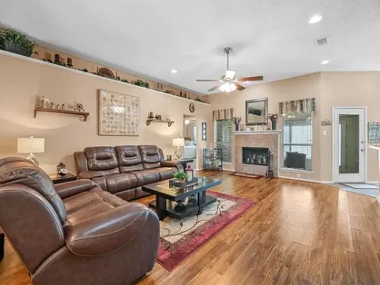 117 E Forestwood Dr — Photo 5