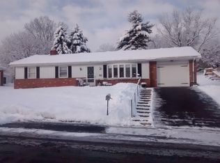 8 Dawn Ave, Akron, PA 17501