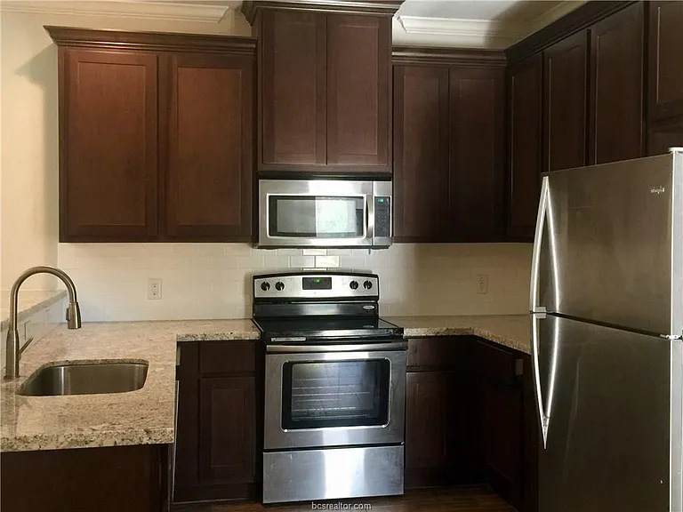 109 Ehlinger Dr — Photo 20