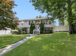 27 Tartaglia St, Johnston, RI 02919