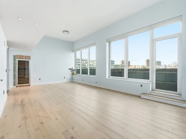 1000 Avenue At Port Imperial image 21 of 38